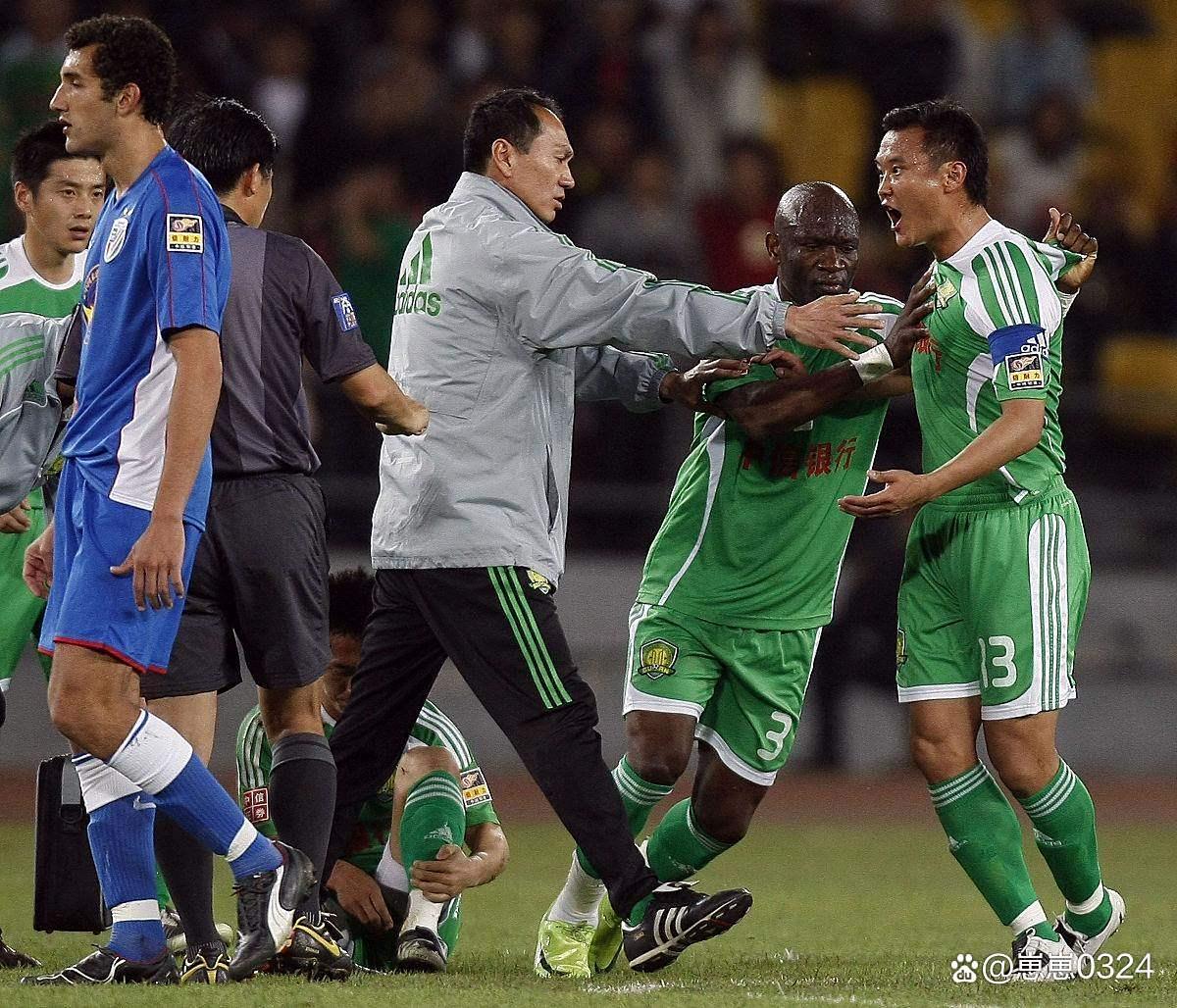 包含惊心动魄的足球比赛，谁能笑到最后？的词条