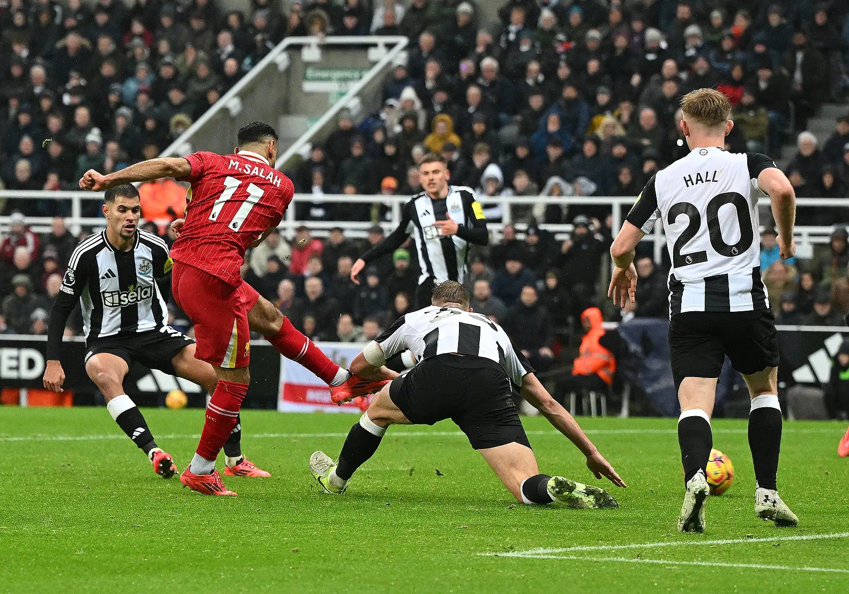 包含后卫助攻破门,帮助球队客场逼平对手的词条 包含后卫助攻破门,帮助球队客场逼平对手的词条