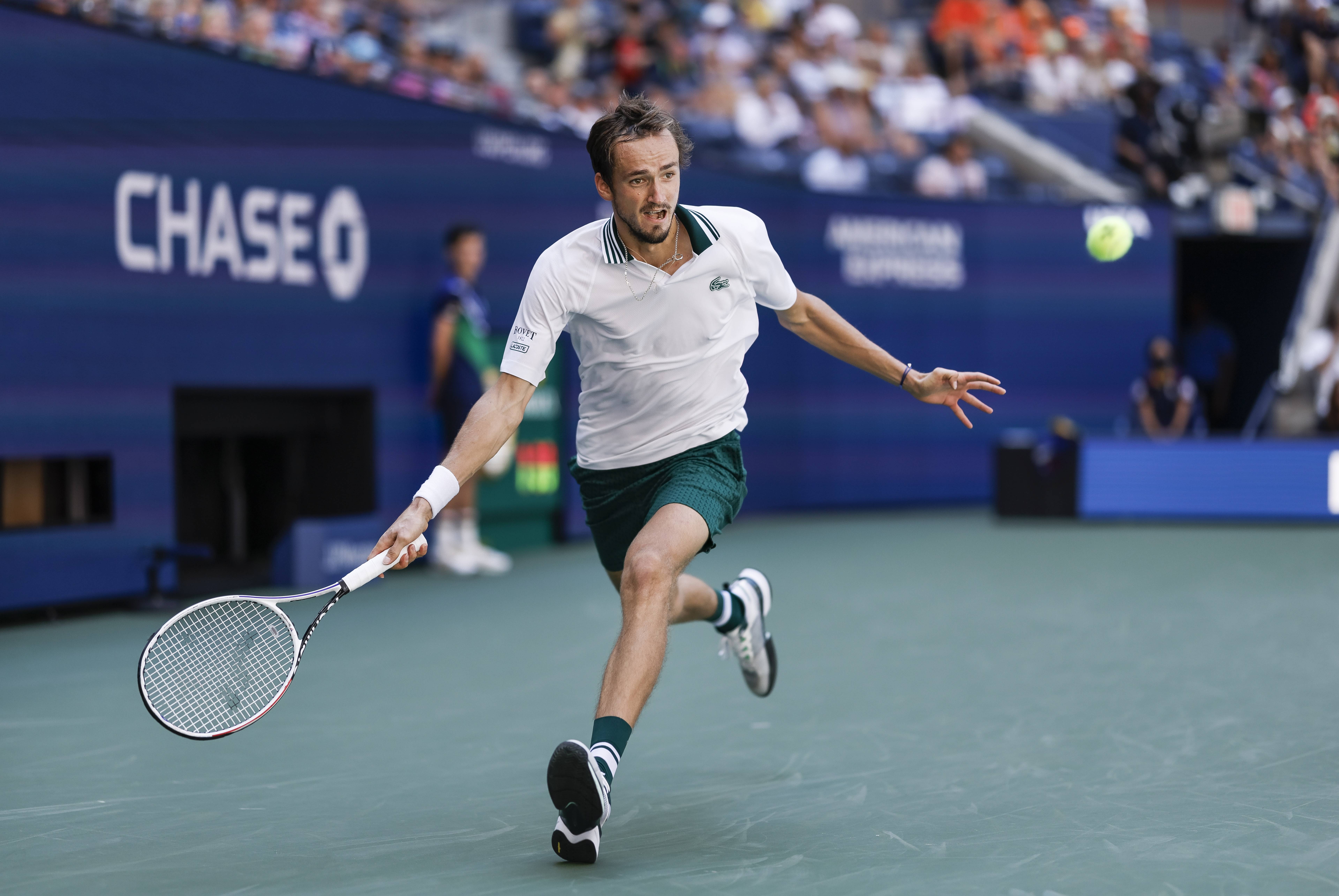 关于美国网球队险胜英国网球队,梅德韦杰夫惊艳世界的信息 关于美国网球队险胜英国网球队,梅德韦杰夫惊艳世界的信息