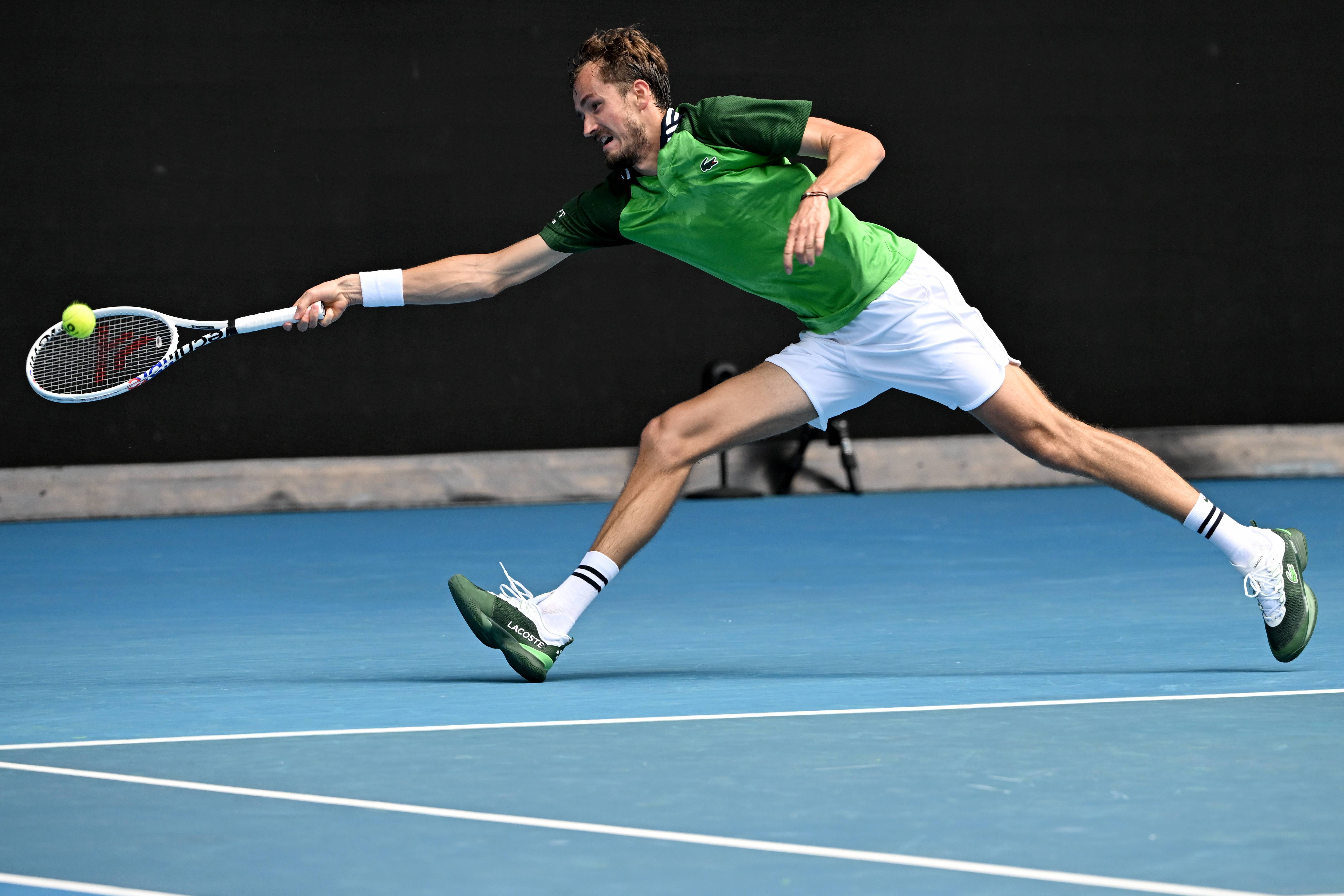 关于美国网球队险胜英国网球队,梅德韦杰夫惊艳世界的信息 关于美国网球队险胜英国网球队,梅德韦杰夫惊艳世界的信息