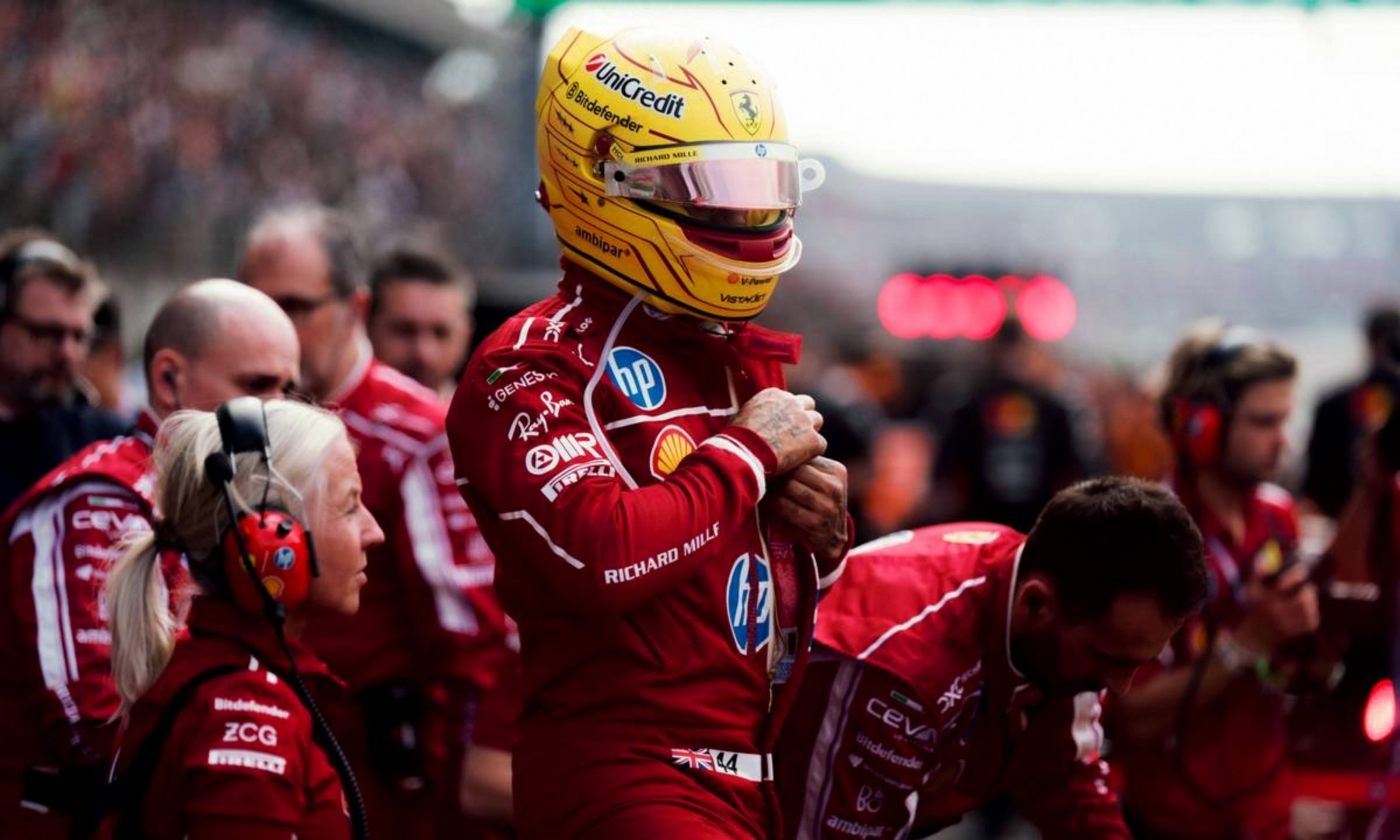 包含法拉利横扫梅赛德斯,拉塞尔扛起全队的词条 包含法拉利横扫梅赛德斯,拉塞尔扛起全队的词条