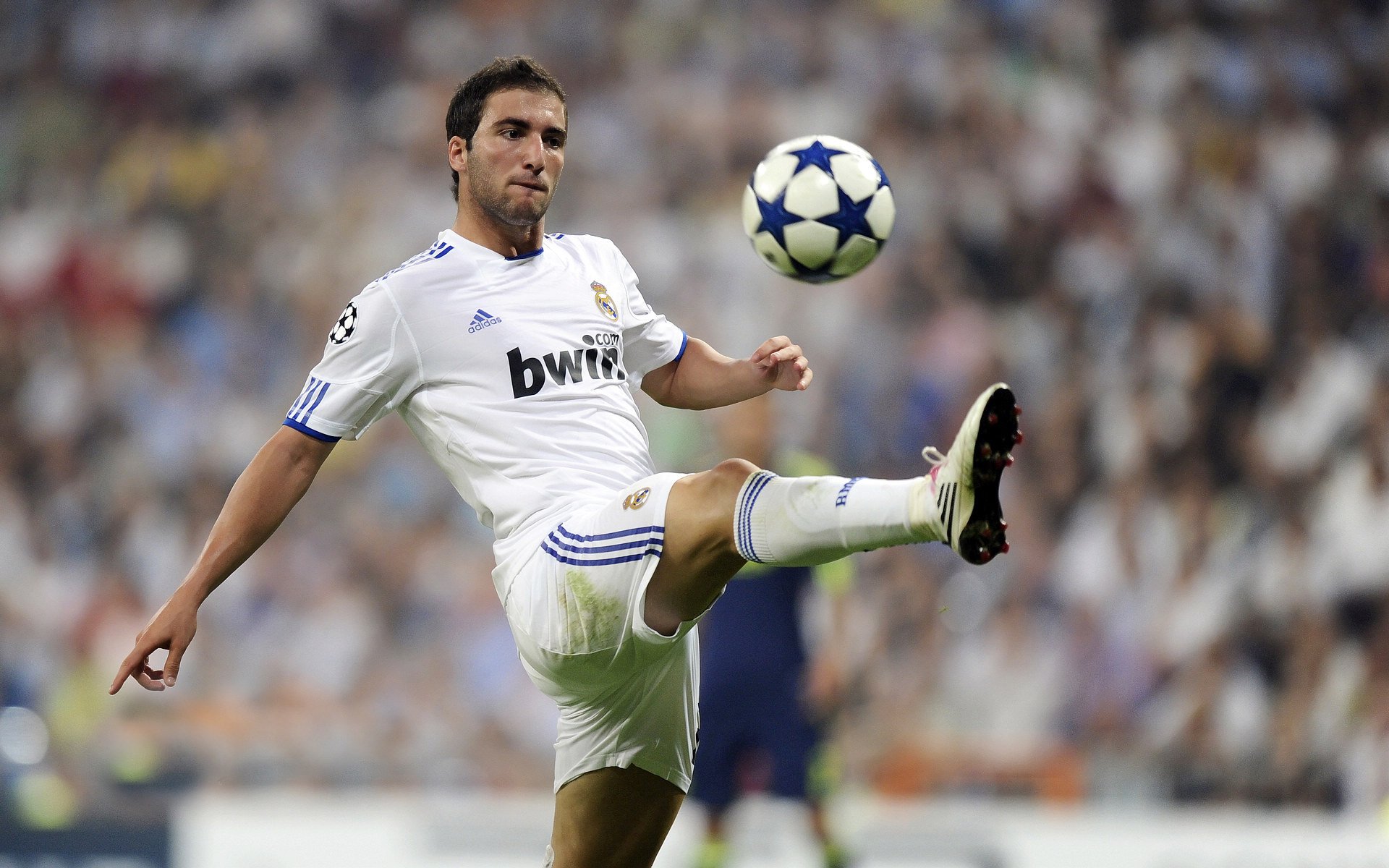 当足球与F1在尼斯交汇,卡拉斯科接管比赛的跨界争冠启示